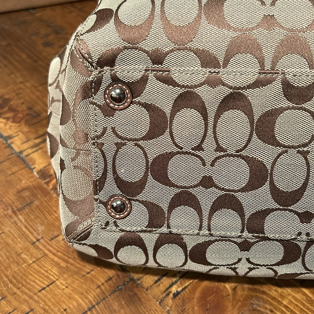 Coach purse - Picture 5 of 9